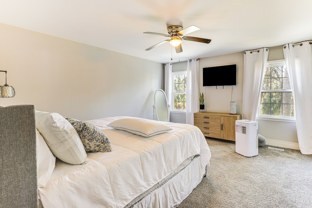 10 Mi to St Simons Island: Home w/ Screened Porch