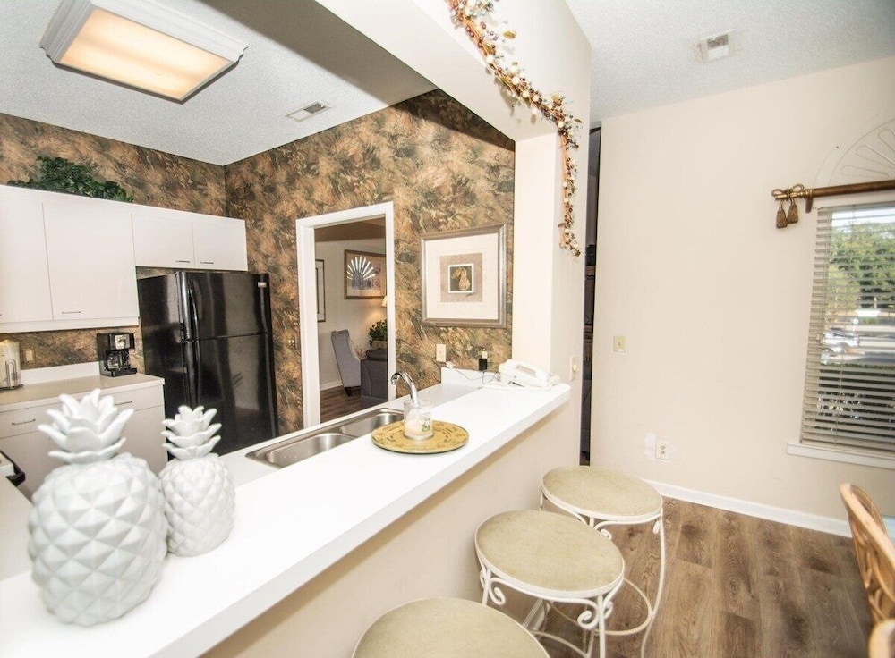 Canterbury Court 6 E 3 Bedroom Apts