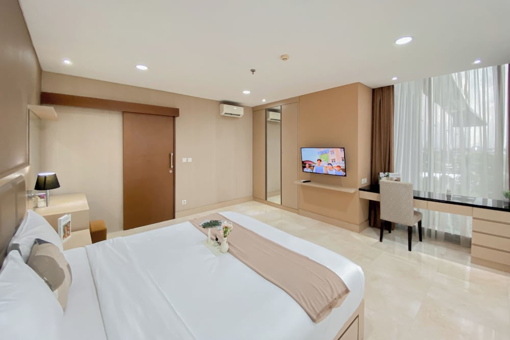 Spacious And Comfy 1Br At L'Avenue Pancoran Apartment