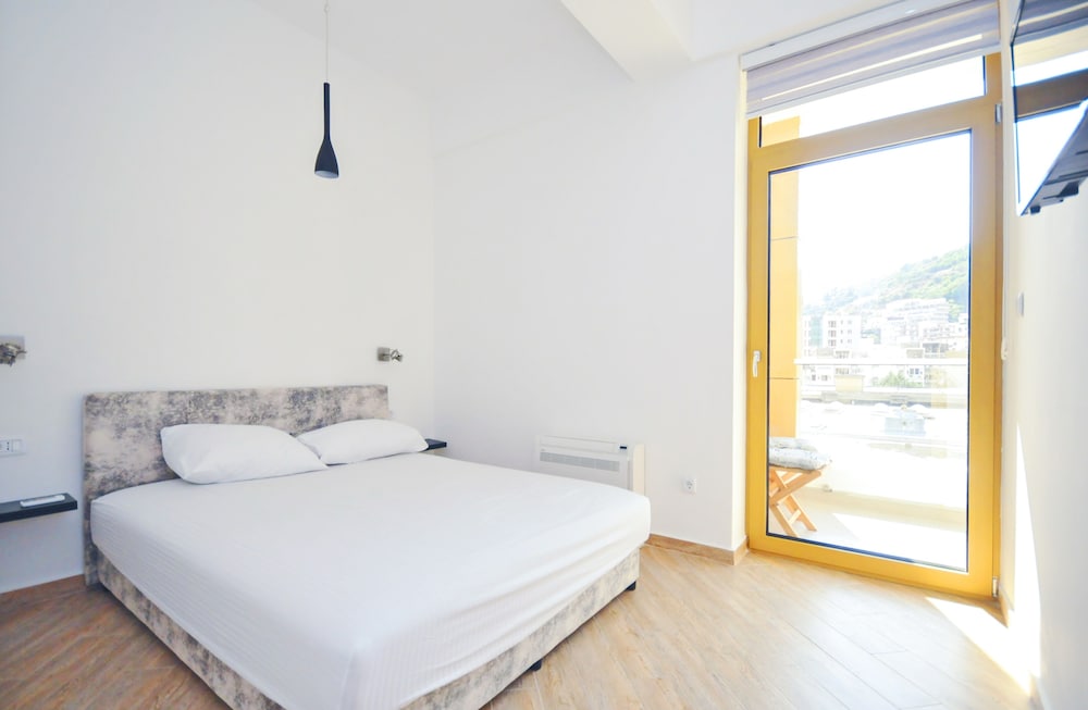 Orange Lux Apartments view 3