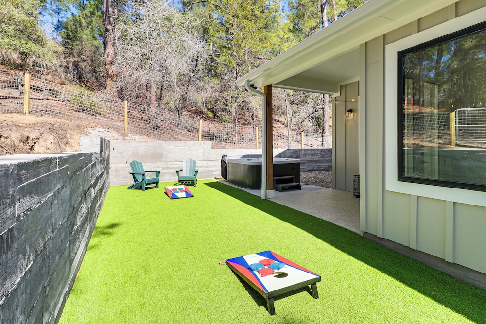 Hot Tub & Fire Pit: 'evergreen Escape' in Bastrop!