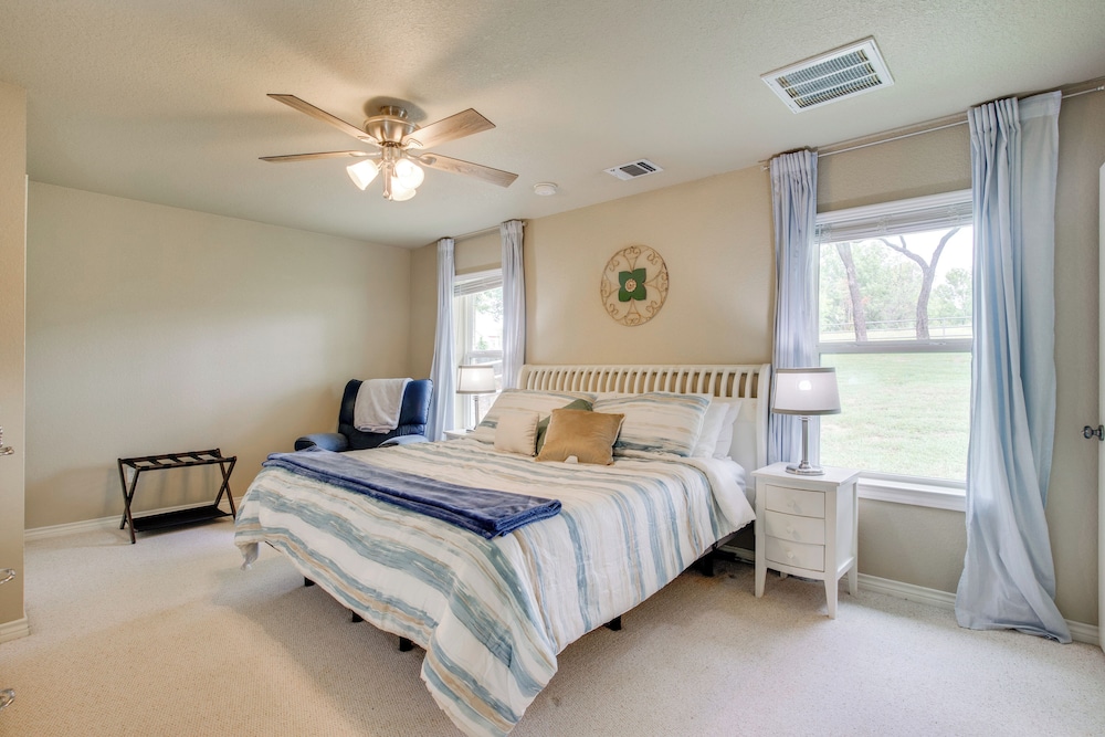 Waterfront Lake Bridgeport Home w/ Private Dock