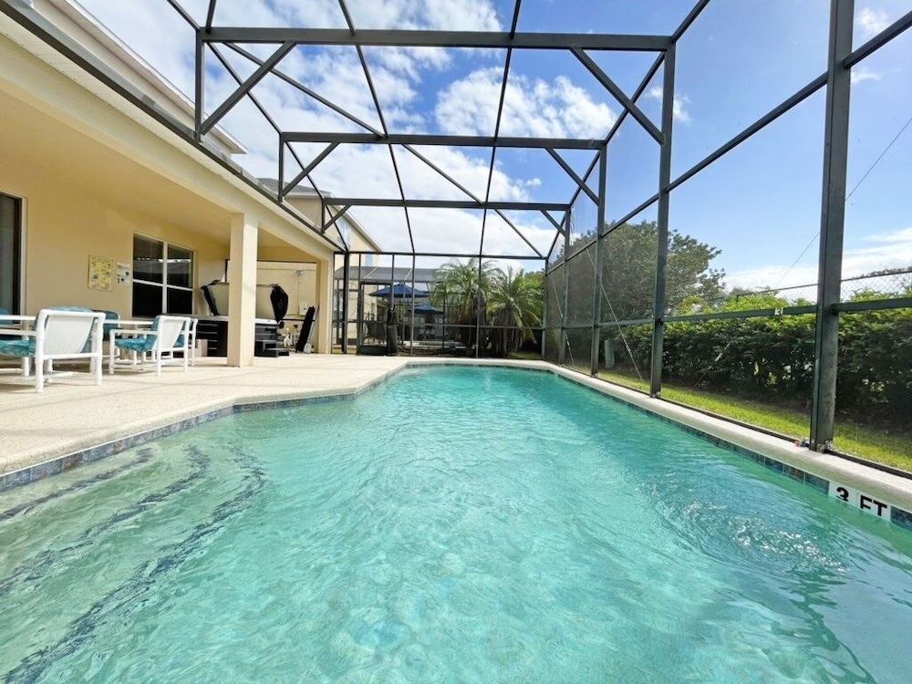 Sunnyside Villa 6 Bedroom Home view 4