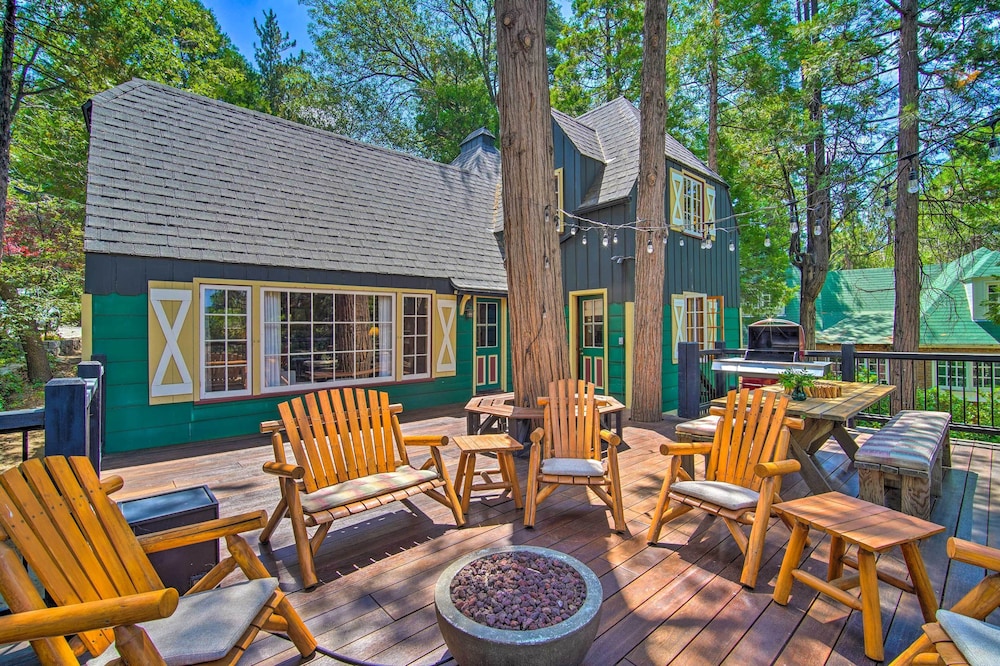 Vintage Lake Arrowhead Cabin - Walk to Lake! view 2
