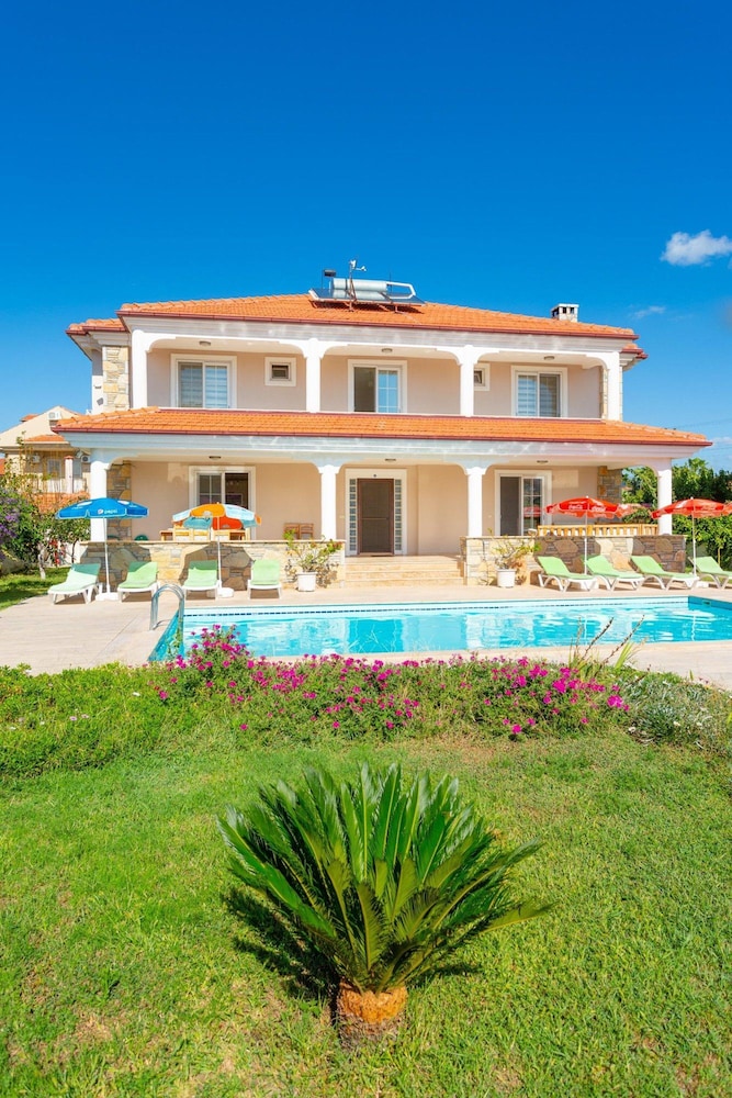 Villa Kubra Large Private Pool A C Wifi Car Not Required - 3162 view 3