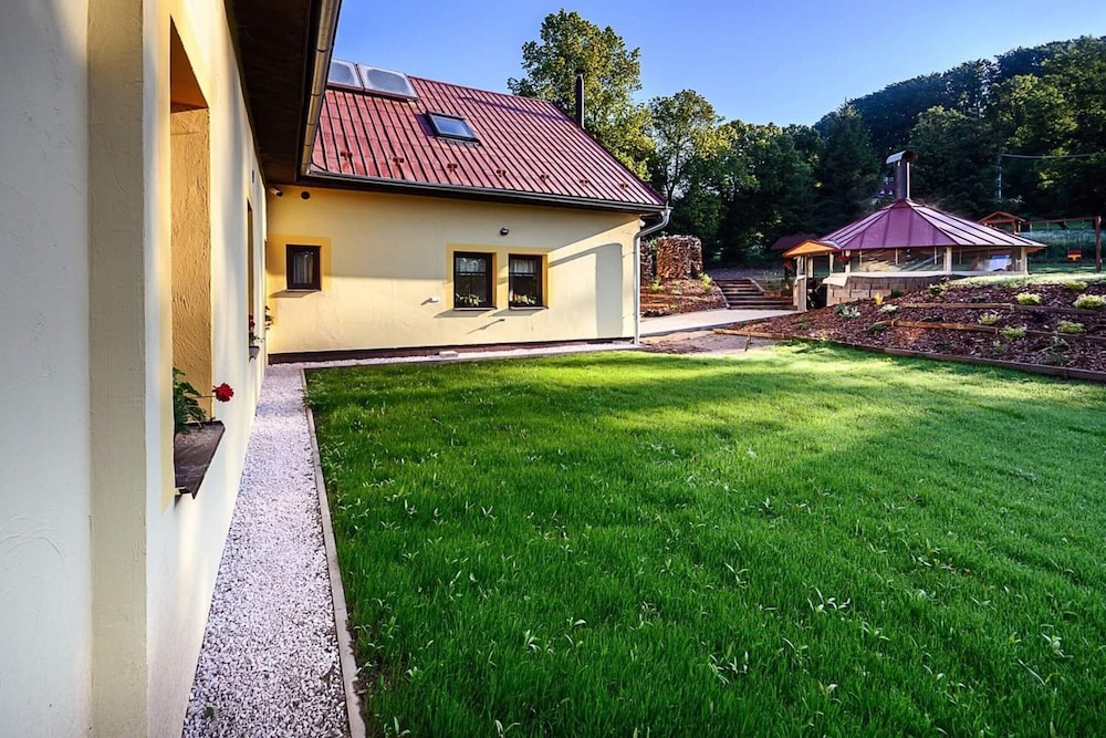 Villa Near Prkenny Dul With Sauna