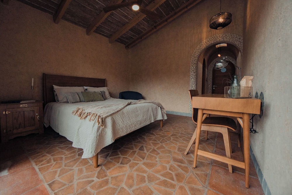 EL EQUIMITE HOTEL BOUTIQUE