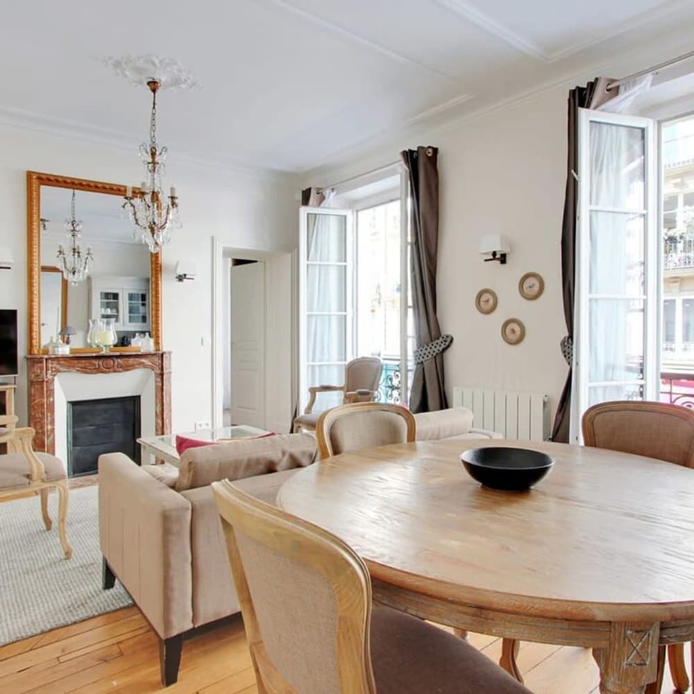 Eiffel Market Charming 2 Bed Apt Near Invalides