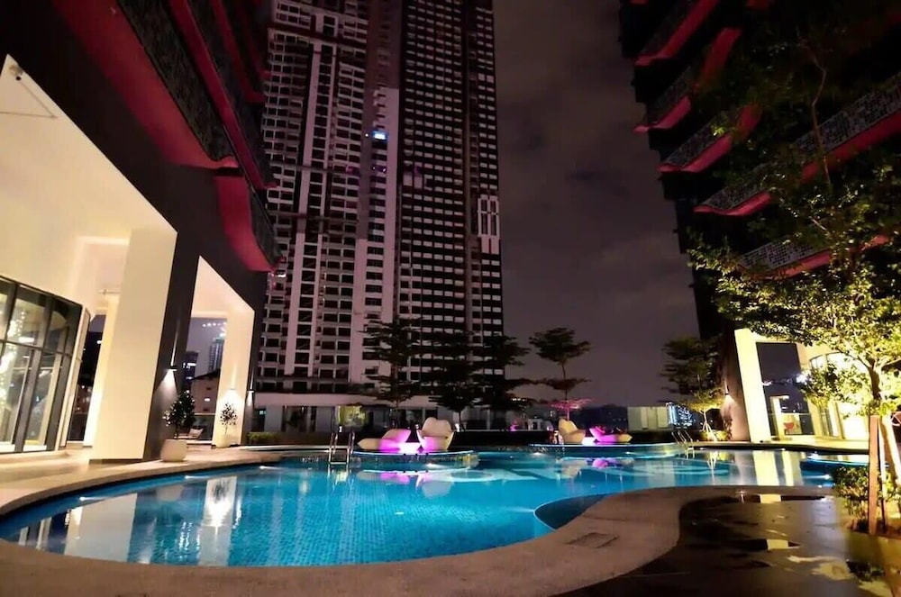 Cozy & Stylish 2BR Apt at Arte Plus, Free Parking
