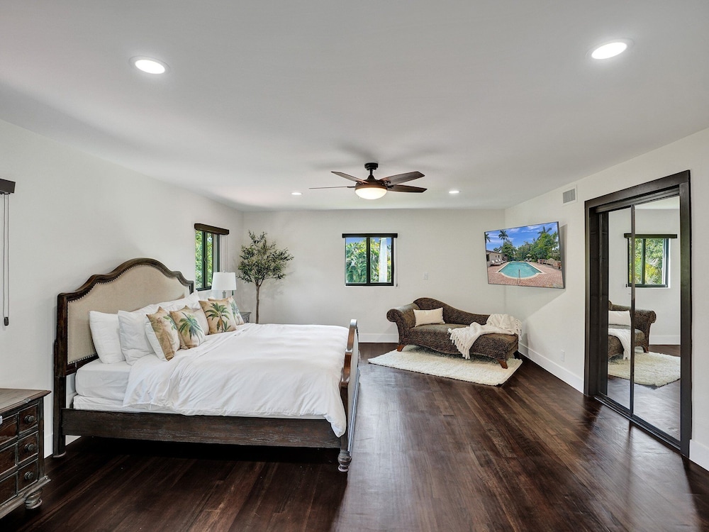 Villa Riverland With Heated Pool On The Water 5 Bedroom Villa