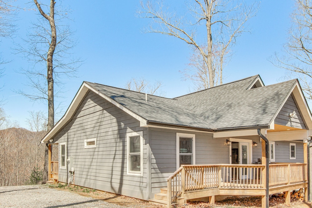 Modern Retreat w/ Mtn Views in Maggie Valley!