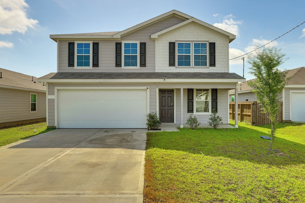 Near Hiking & Fishing: Airy Retreat in Cleveland!