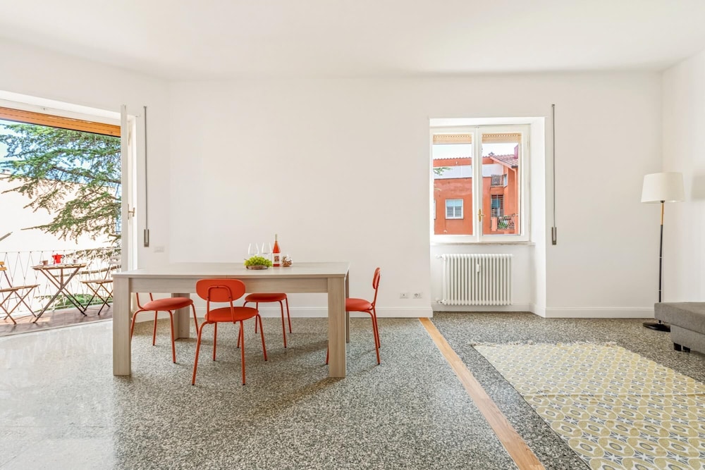 Bright Apartment in Quiet and Green Area