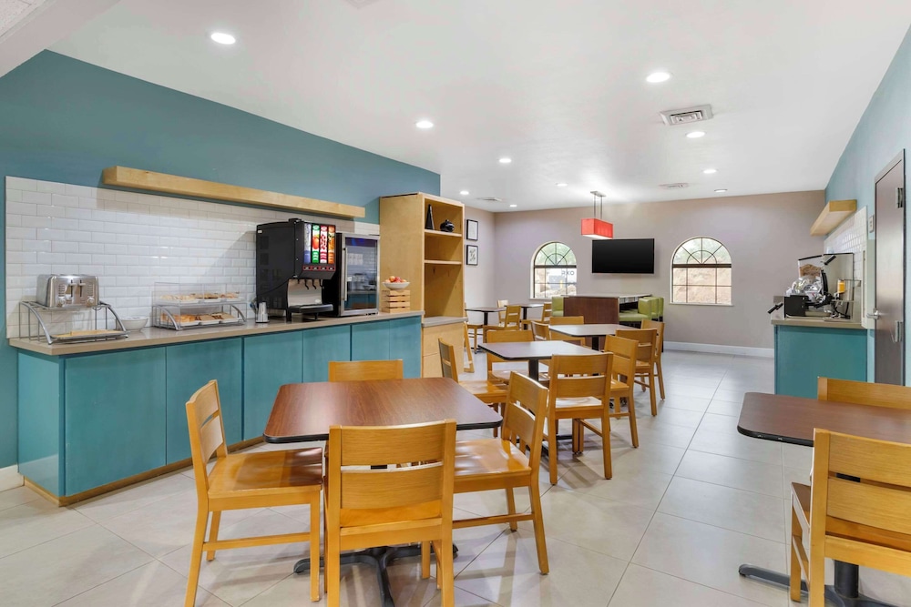 Comfort Suites Shenandoah-The Woodlands - Property Image 9