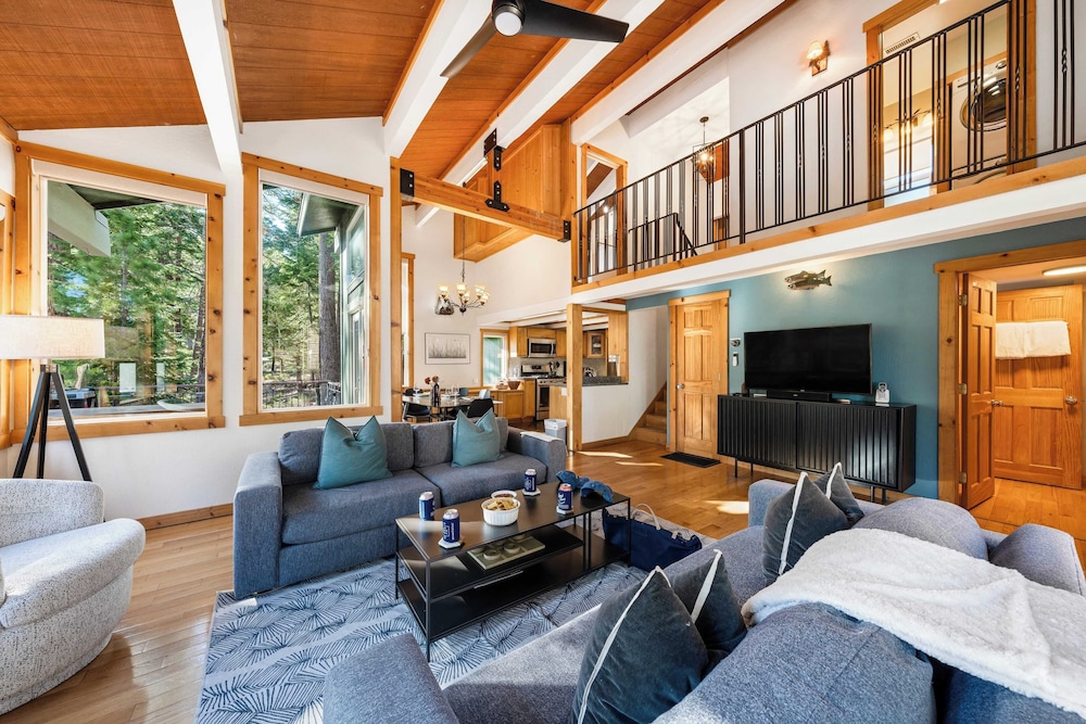 Year-round Tahoe Escape With Hot Tub & Outdoor Dining Timberline Haven by Avantstay