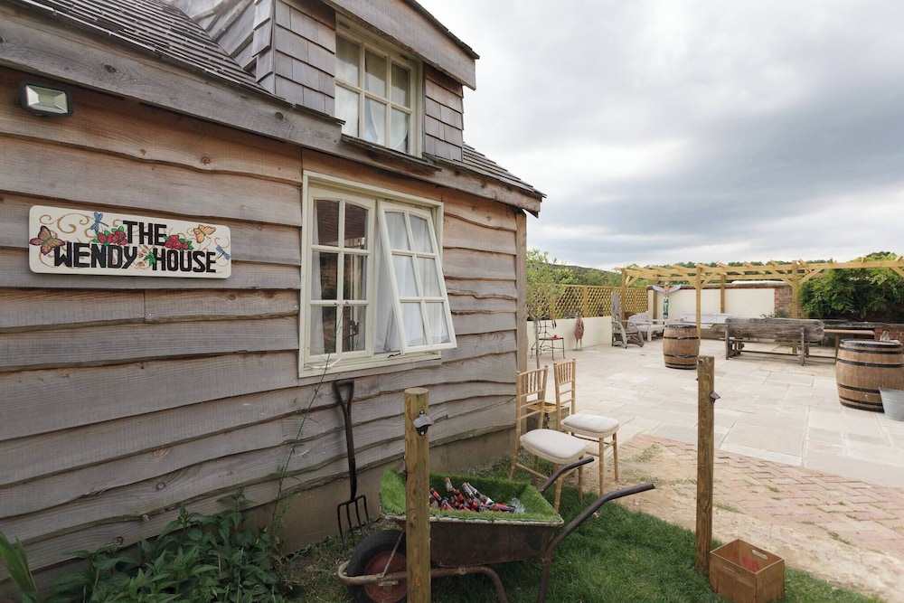 Lakeside Sussex Retreat