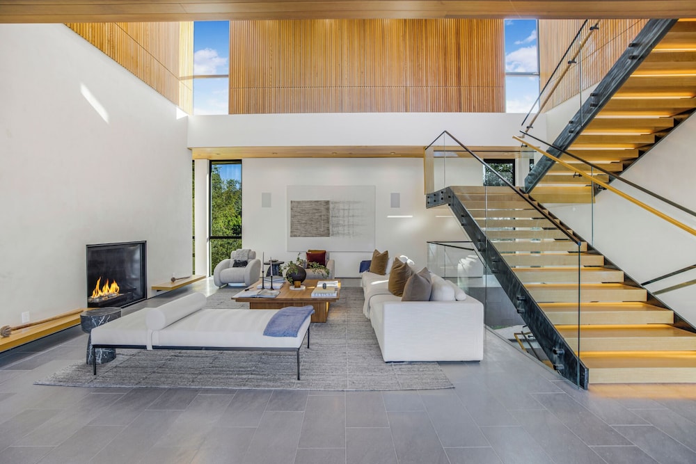 Oak Pass Manor: Indoor-outdoor Luxury With Pool, Sauna & Panoramic Views