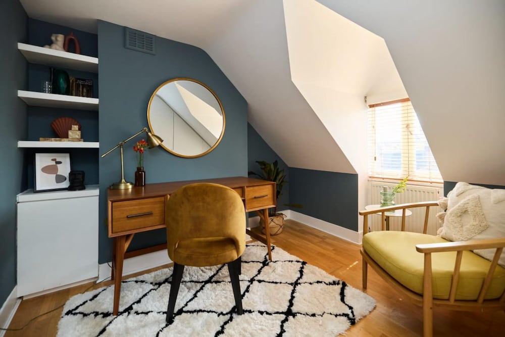 The Waterlow Park Wonder - Trendy 2bdr With Study Room and Patio
