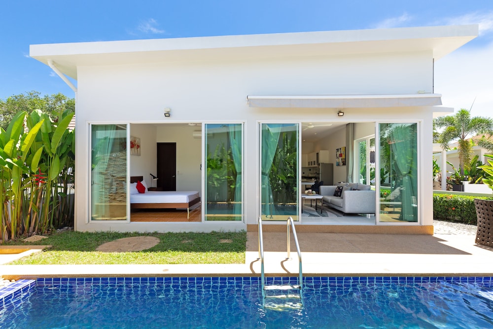 Tropical Stay at 2BR Pool Villa Greens 8