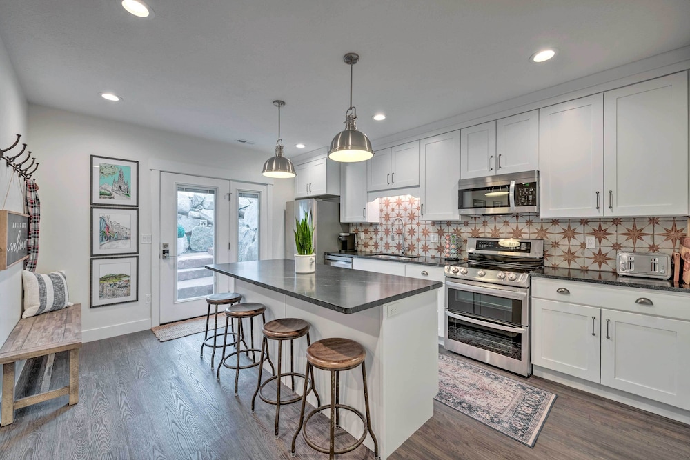 Vibrant Chic Home ~ 20 Mi to Salt Lake City!, photo 17