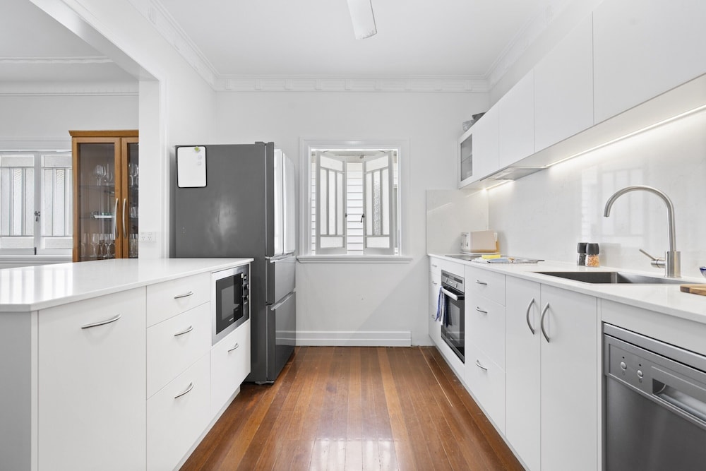 Spacious Family Home With Garden in Quiet Suburb