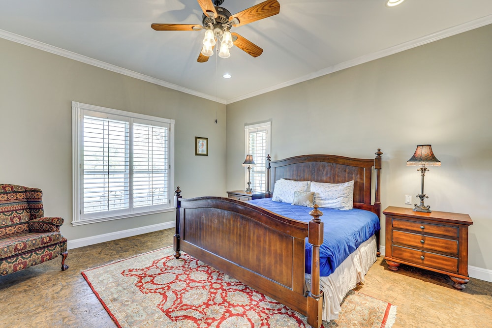 Near Golfing & Parks: Serene San Antonio Home view 3