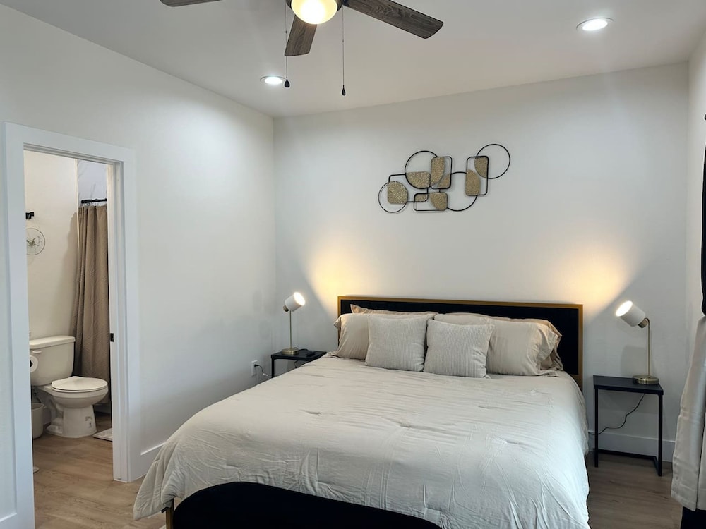 Quiet 3BR Home Fast Access to IAH Downtown