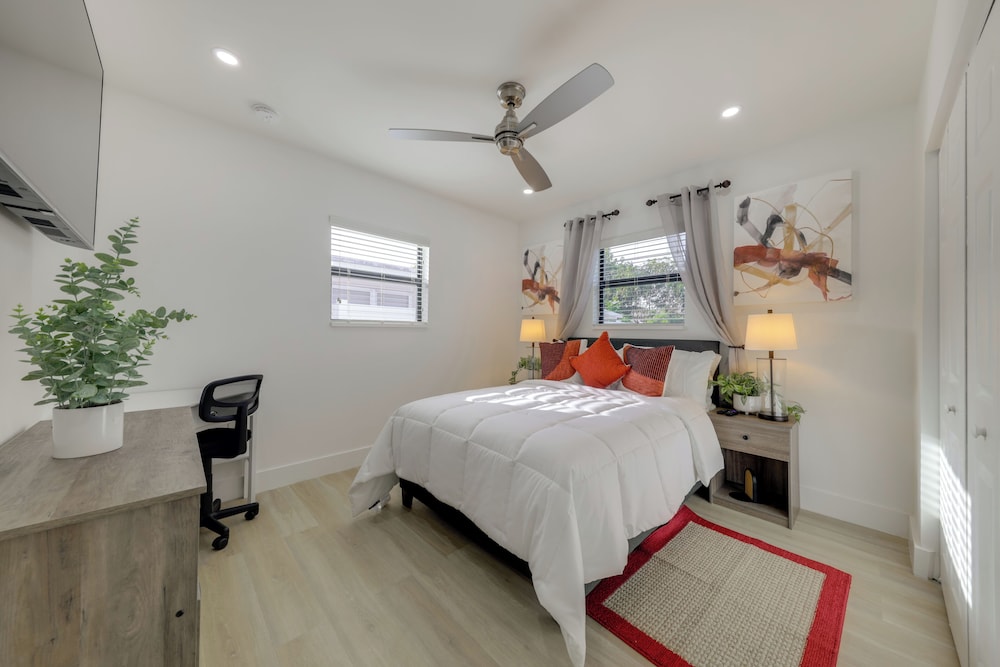 3 Mi to Hard Rock Stadium: Retreat w/ Private Yard