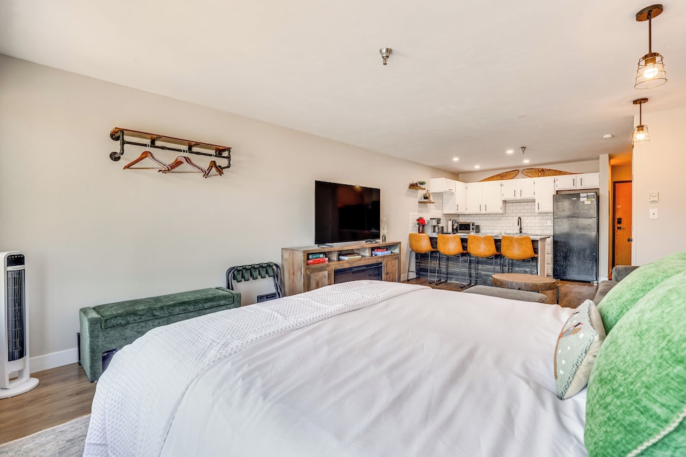 Walk to Dtwn: Winter Park Studio w/ Hot Tub Access