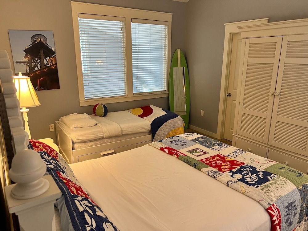 1380 Laurel Grove 3 Bedroom Home by RedAwning view 5