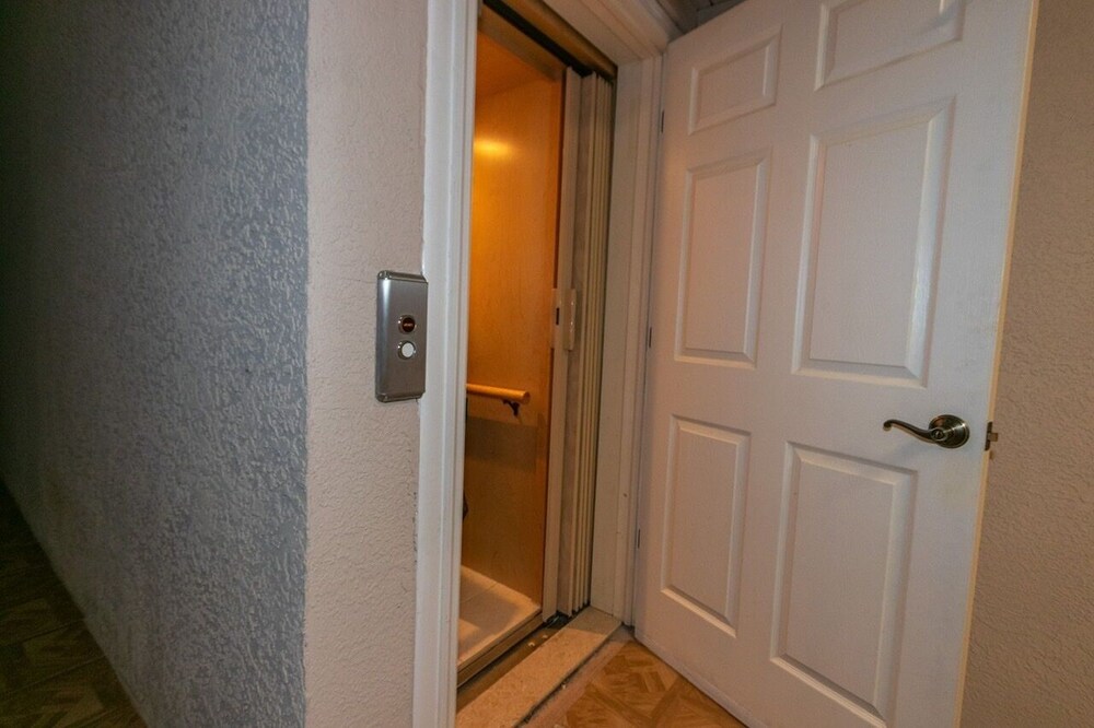 Sweet Escape - Monthly Beach Rental 5 Bedroom Home by RedAwning - Image 4