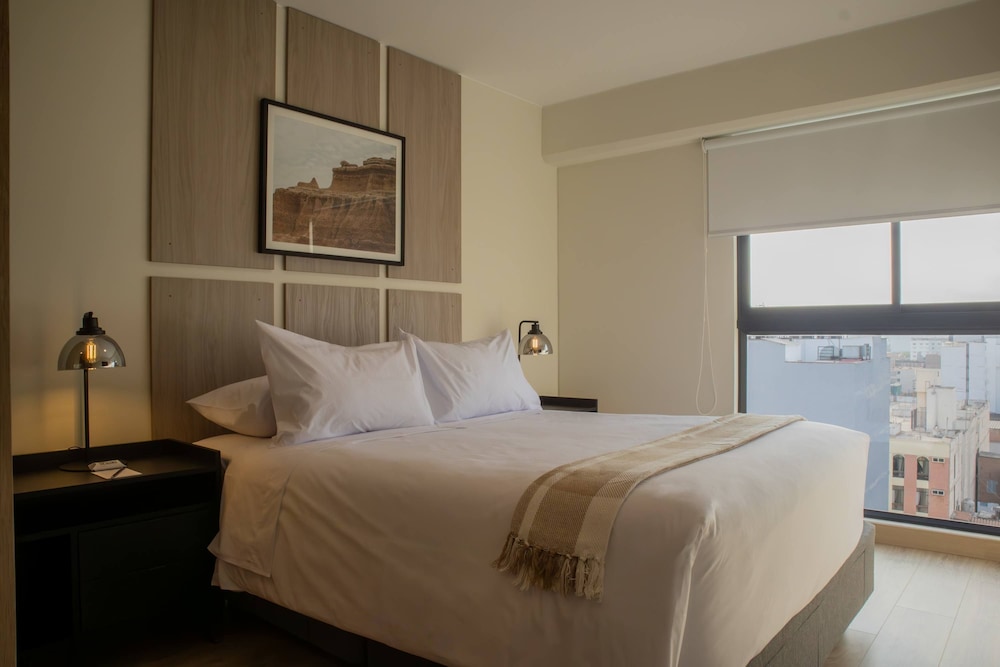 w Impressive 2BR With Balcony in Miraflores