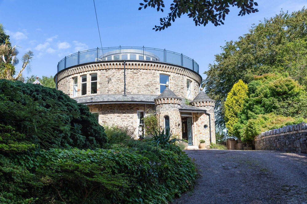 The Round House - Panoramic Views of Ilfracombe view 3