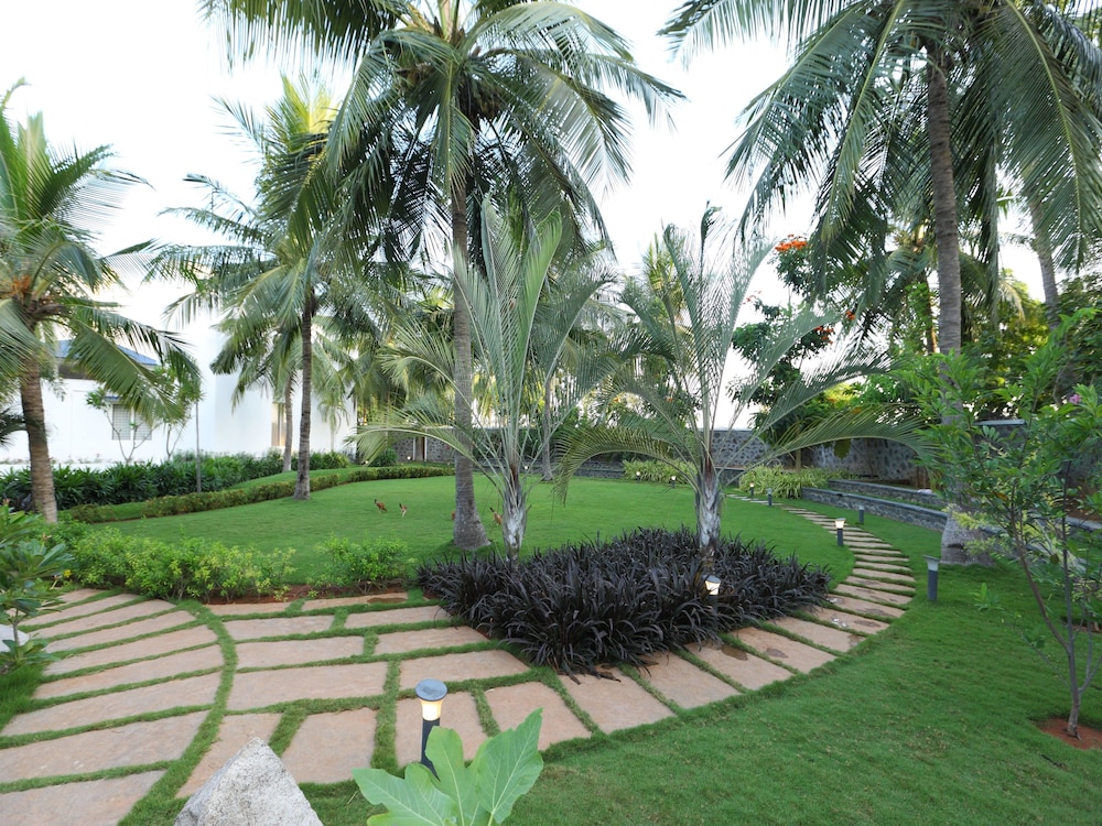 OYO 13820 Coco Retreat Farm