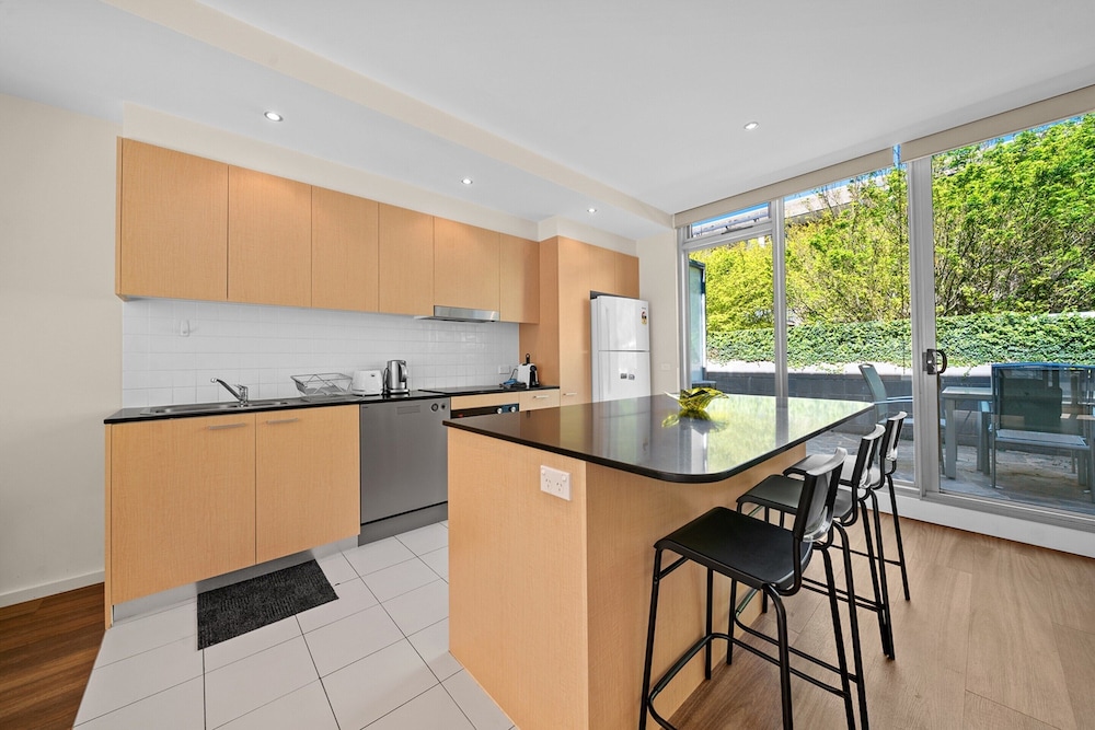 Spacious Apartment With Gym & Pool Access
