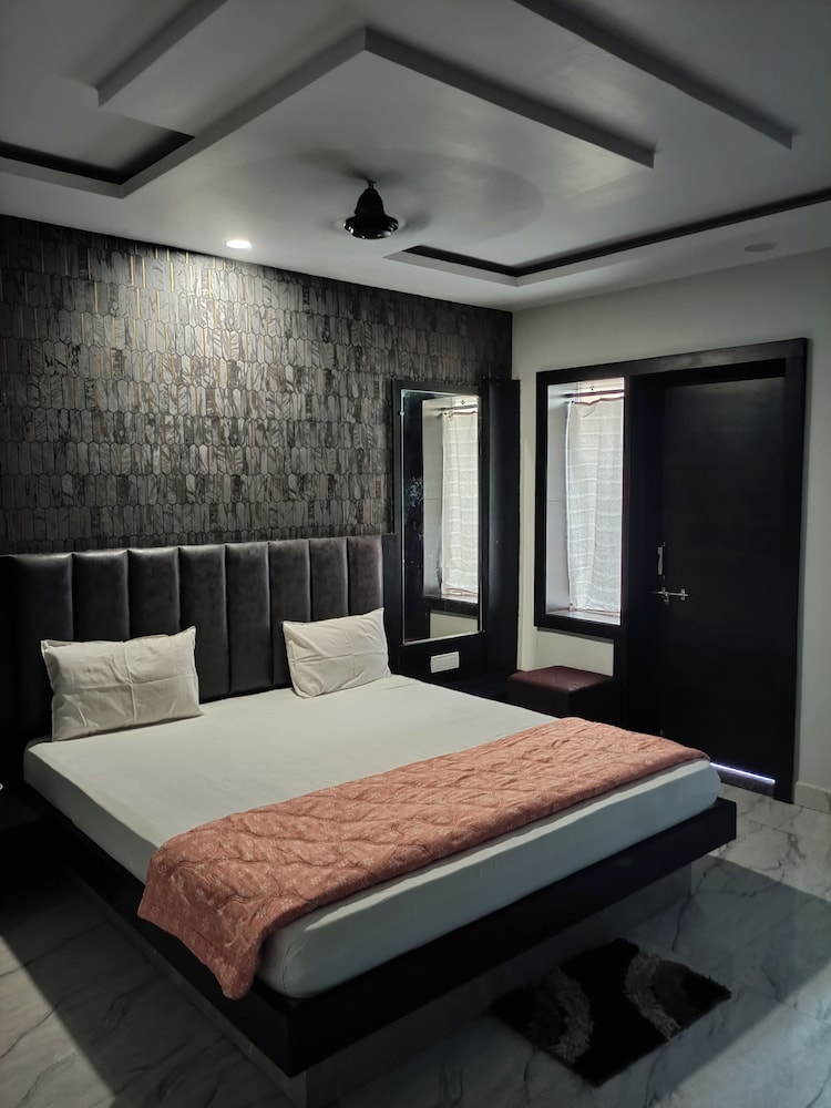 Shree Radhe Palace