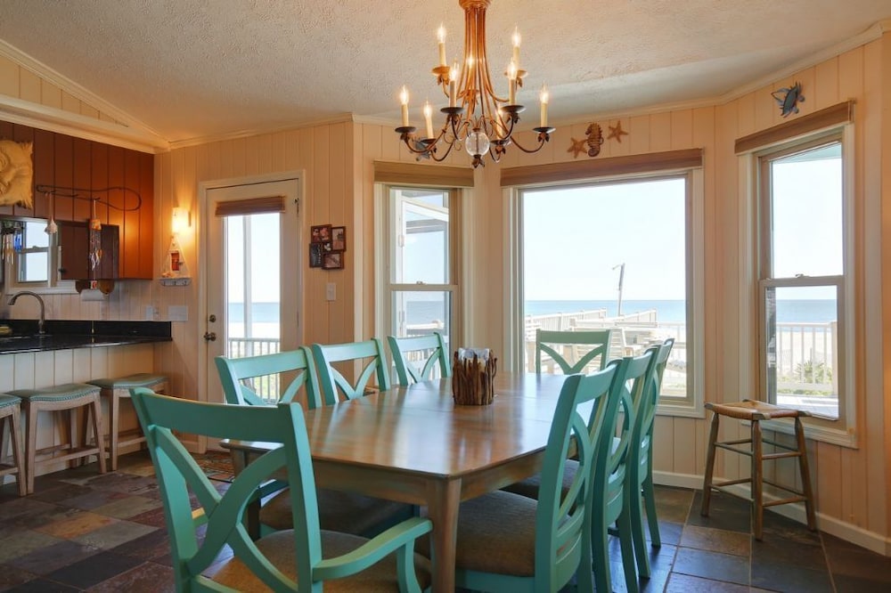 Windchimes 4 Bedroom Home by RedAwning