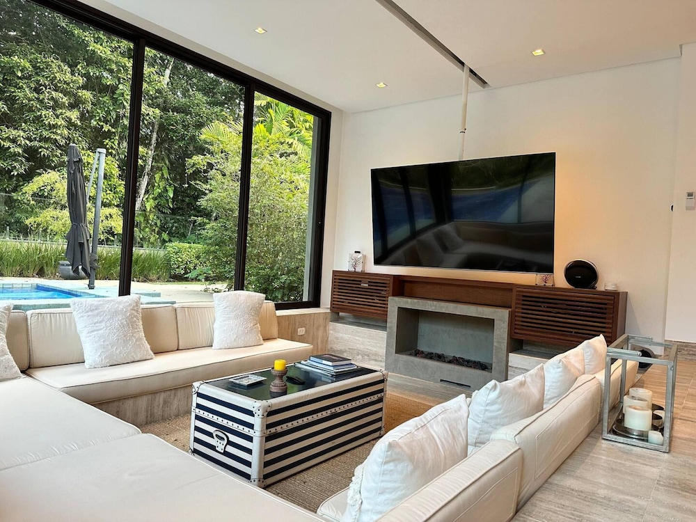 Mans o 6 Suites Riviera