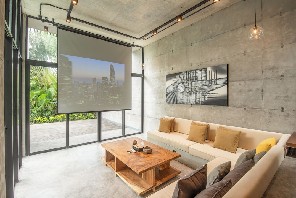 Robyn s Villa New Modern 4 BR Villa Canggu