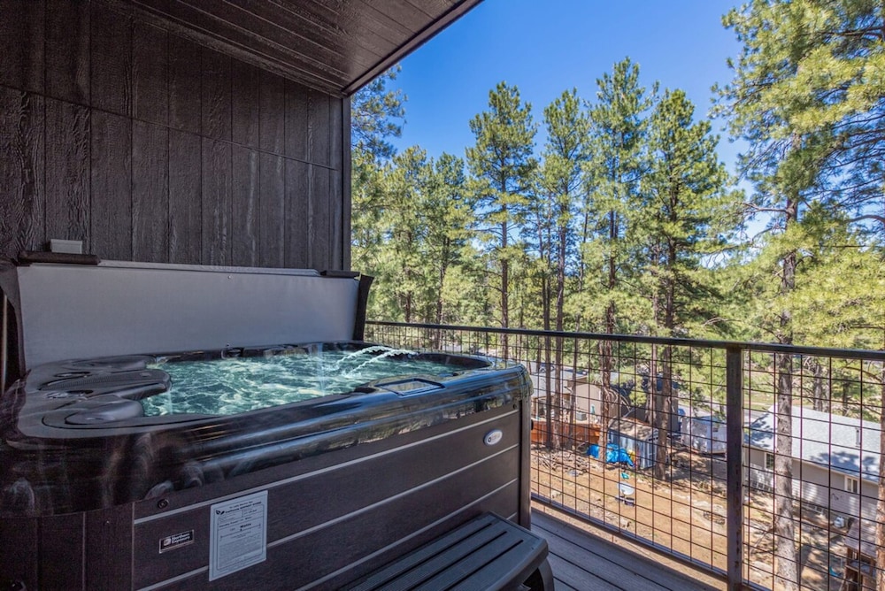 Le Cabin Noir LUX Alpine Retreat Spa BBQ