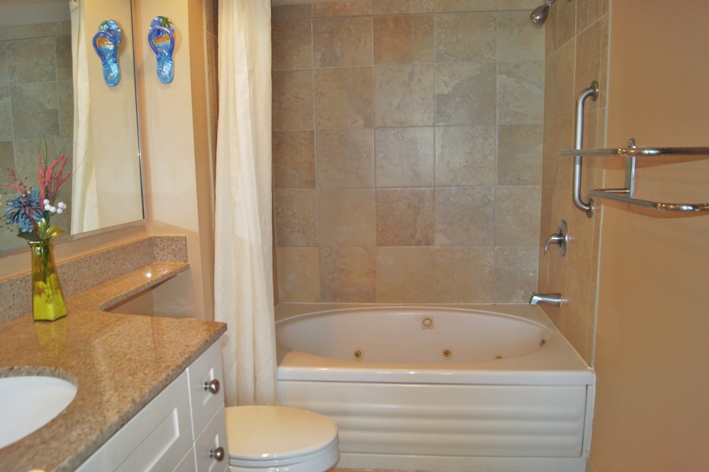 Seaside Resort 1003 3 Bedroom Condo by RedAwning