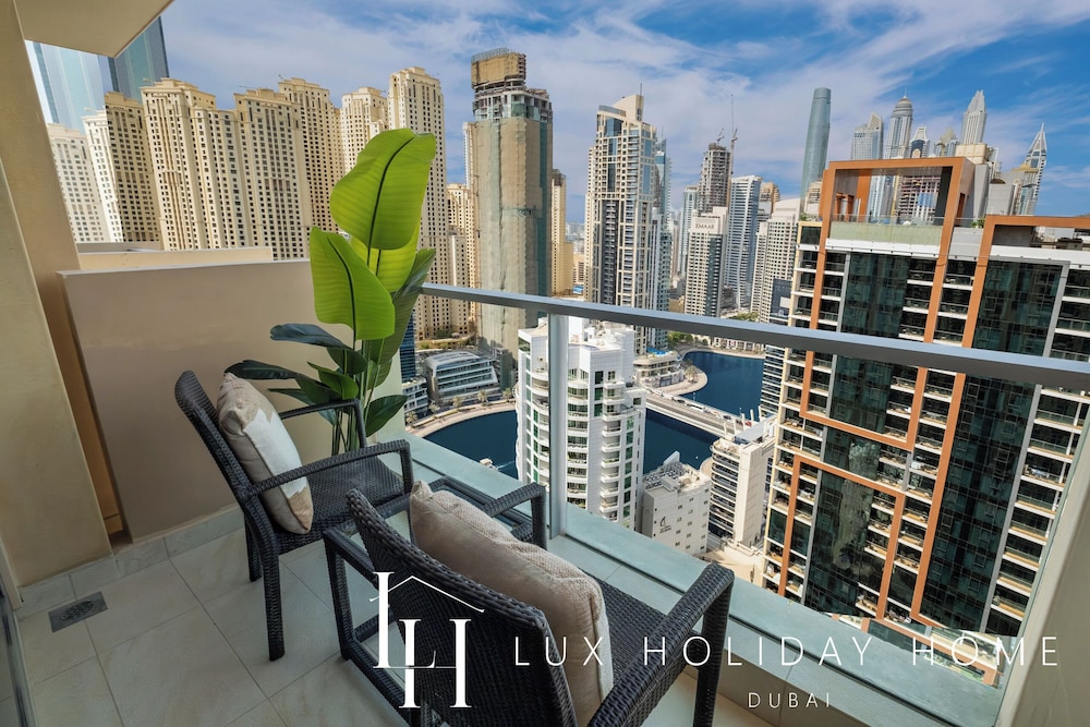 LUX The JW Marina Suite 4