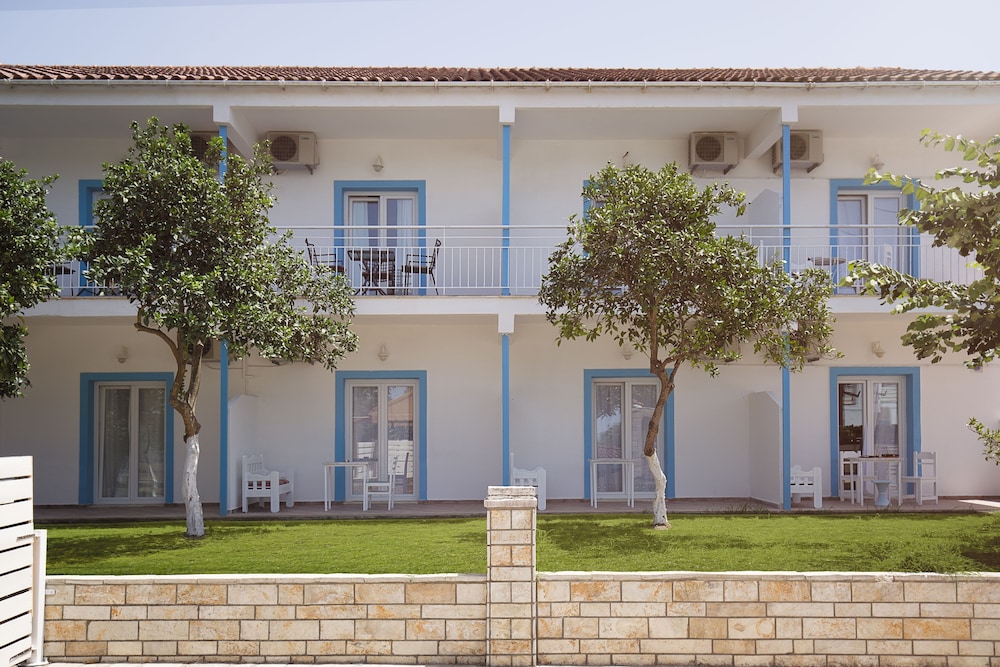 Pelagic Apartments photo 1