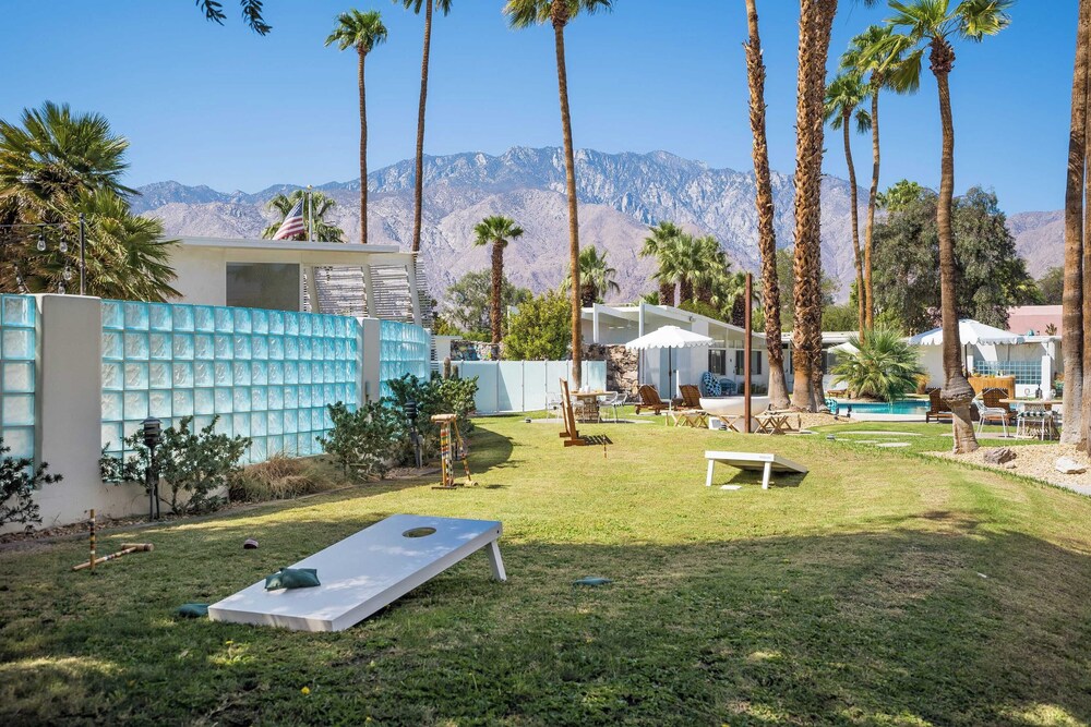 The Monkey Tree Hotel Buyout by Avantstay Entire Hotel Buyout! Funky Rooms w/ Modern Amenities!