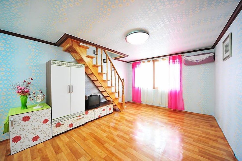 Star Song Pension