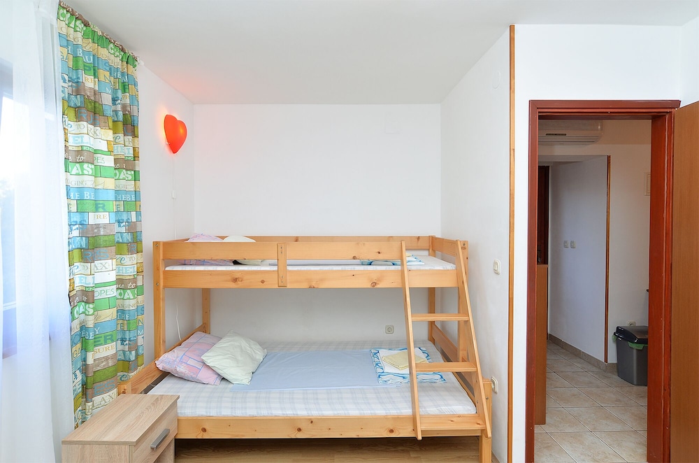 Apartments Mira 295