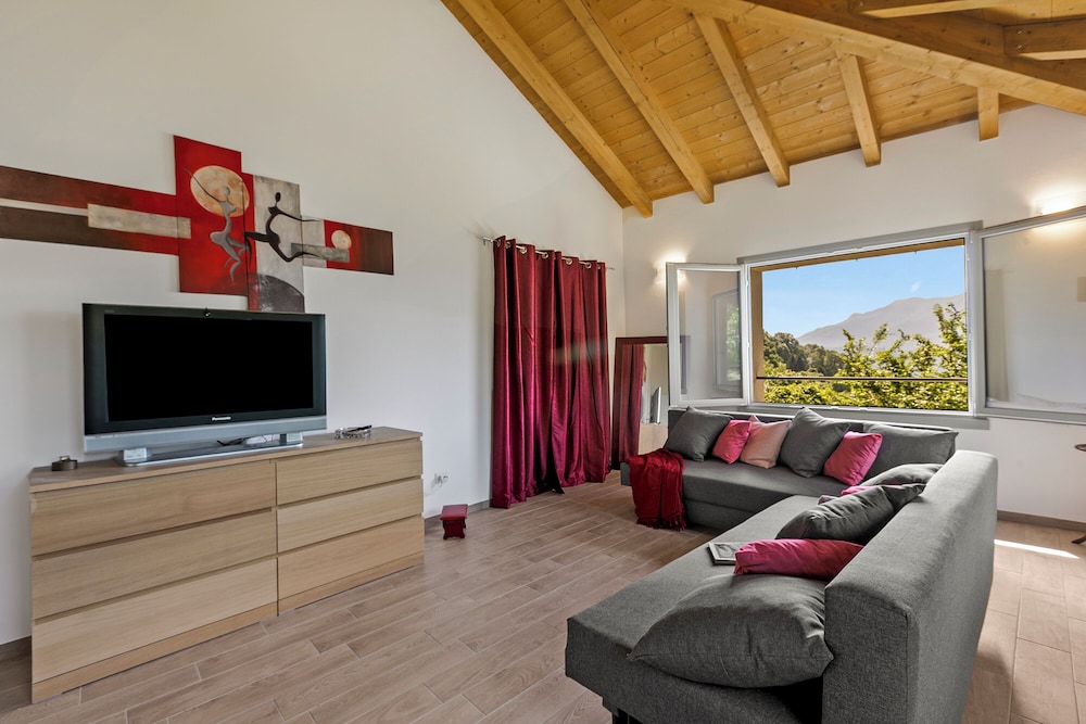 Viola Apartment