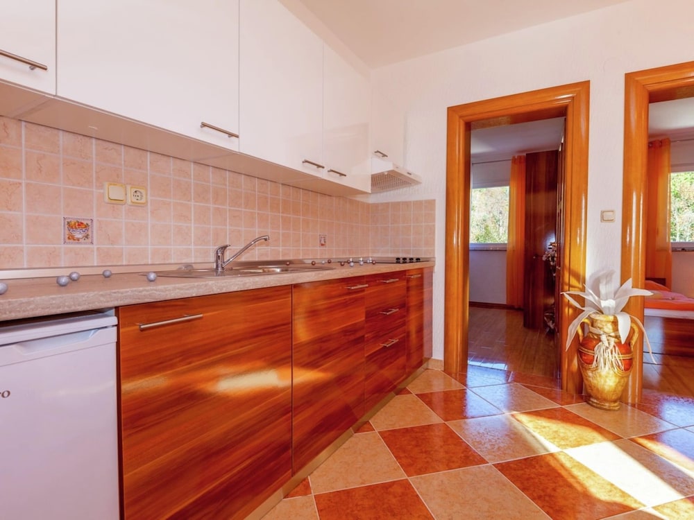 Peaceful Apartment in Dramalj with Hot Tub view 2