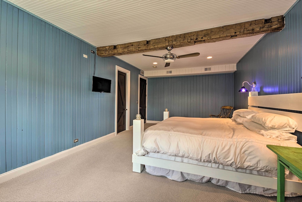 Luxe Barndominium w/ Home Gym, Theater, & More! view 4