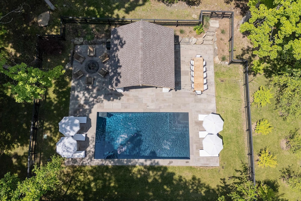 Luxury Private Estate w Pool Near Rhinebeck
